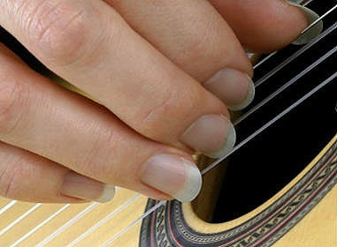 Sfaturi pentru chitaristi cu privire la ascuțirea unghiilor