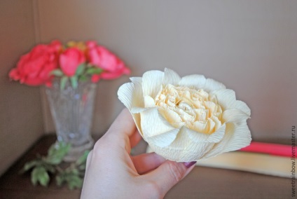 Creăm flori și muguri în formă de pion pentru un buchet de dulciuri - târg de maeștri - manual, manual