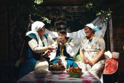 Esküvői szertartás és rituális játékok az Altai-esküvőről
