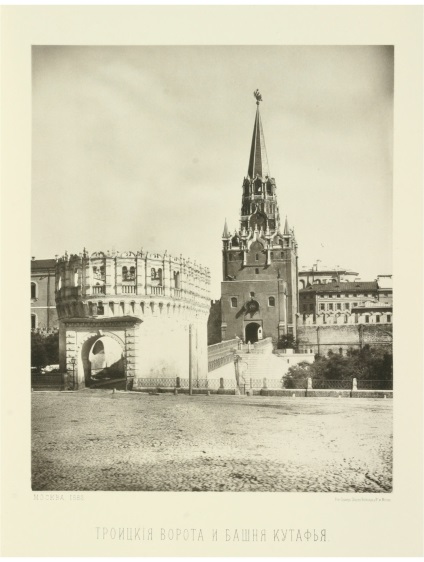 Szentháromság-torony Moszkvában Kreml története és fotó