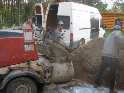 Készülék félszáraz cement-homokpadlós esztrichek szálas vágott házban