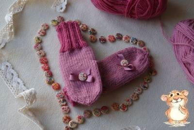 Îmbrăcăminte pentru fete cu ace de tricotat