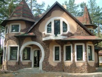 Opțiuni pentru finisarea fațadei casei (piatră naturală, piatră artificială, utilizare