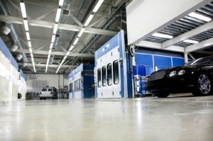 În care furnizor de servicii auto să contacteze proprietarul mașinii după garanția dealerului, centrul auto este roșu și