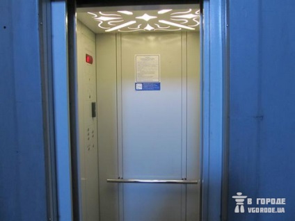 Harkov ascensoare trăiesc vârsta lor cu căderea pardoseli și butoane arse