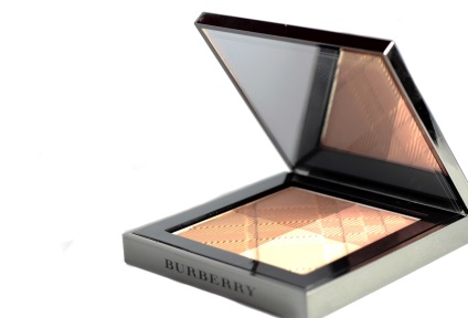 Burberry buric de vară strălucire naturale subliniind compact - gemeni despre frumusete