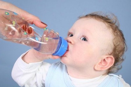 Cu cât este mai periculoasă deshidratarea pentru un copil - fiți sănătoși