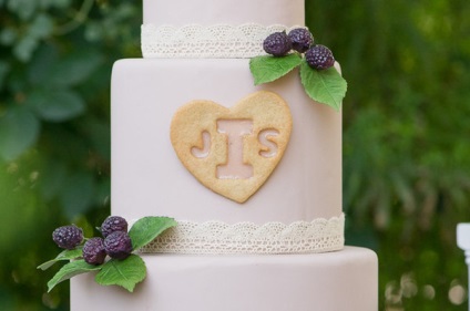 Facem un monogram dulce pentru un tort de nunta de la titlul de monograme de nunta - un artist de nunta este vorba despre