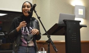 Fata din hijab în ikhjamb حجاب
