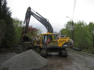 Excavatorul volvo ec 210 are o structură de cadru armată