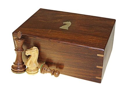 Un caz de șah și table sunt făcute de mâini