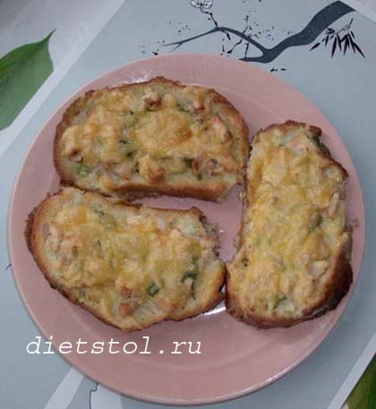 Sandvișuri fierbinți în cuptor cu piept de pui și brânză
