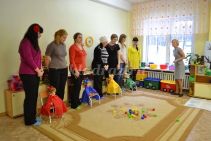 Un atelier de jocuri pentru părinții grupului de grădinițe din grădiniță