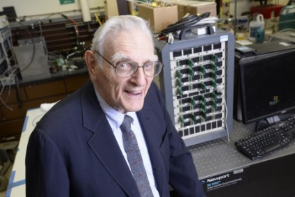 Inventatorul bateriilor litiu-ion a introdus un nou tip de baterie