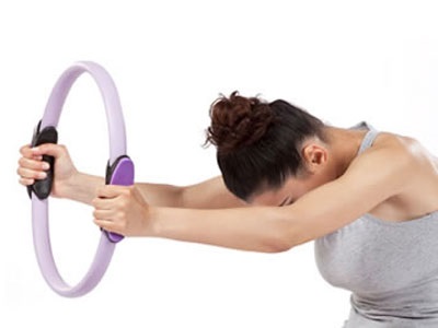 A Pilates-féle izotóniás gyűrű a gyakorlatok felhasználása és példái