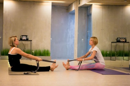 Yoga-balet balet se întinde prin yoga mijloace