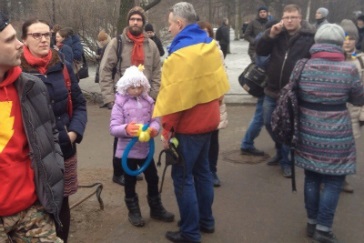 Какви са политическите движения и идеи символизират знамена в митингите