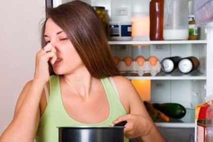 Cum să scapi de mirosul din frigider rapid acasă