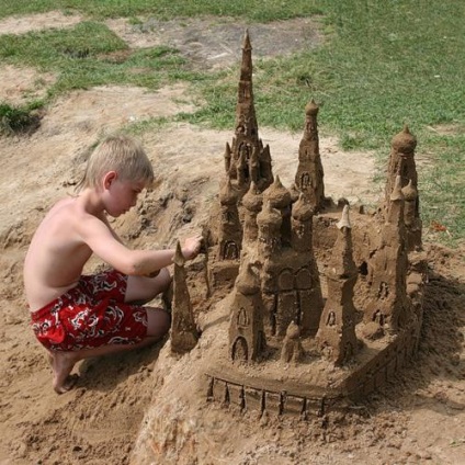 Cum să înveți creativitatea unui copil cu nisip