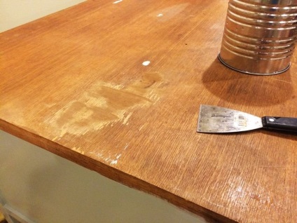 Hogyan lehet frissíteni egy régi asztalt beton felhasználásával?