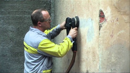 A festék falának tisztítása kézzel, mechanikus, kémiai módszerekkel