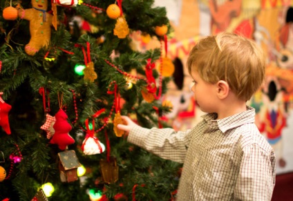 Cum să agățați bomboane pe un pom de Crăciun