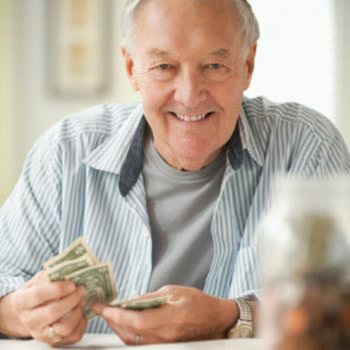 Hogyan szerezhető jövedelmező készpénz a nyugdíjasnak?