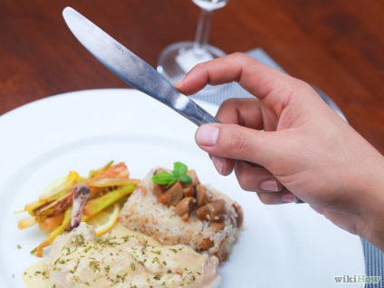 Cum să utilizați corect cuțitul și furculița