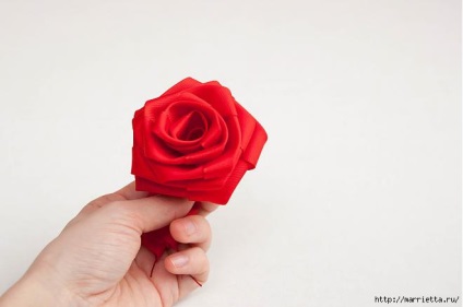 Hogyan készítsünk egy rózsát egy szalagról?