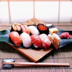 Cum să serviți masa cu sushi și rulouri