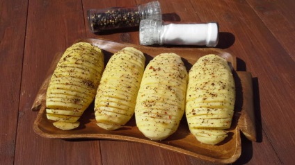 Cartofi - acordeon cu slănină în aerogrill
