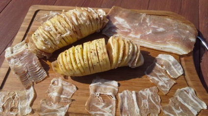 Cartofi - acordeon cu slănină în aerogrill