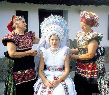 Îmbrăcămintea kazahă de nuntă se află în primele 5 dintre cele mai frumoase din lume