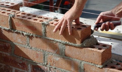 Caramida din zidărie cu propriile mâini, un sistem de cusaturi, pinchers, rânduri de linguriță, fotografii și videoclipuri