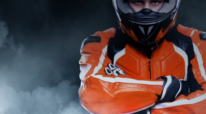 Regi de drumuri ca rochie de motocicliști - stil masculin - stil de viață - plăcere la nivel