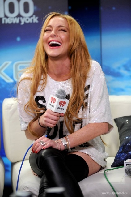 Lindsay Lohan sa intors la viata si costume ciudate