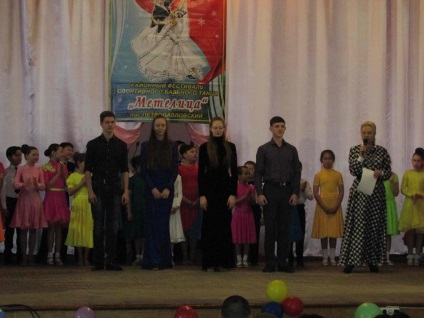 Magia dansului în sala de bal, cartierul municipiului Urals de Sus