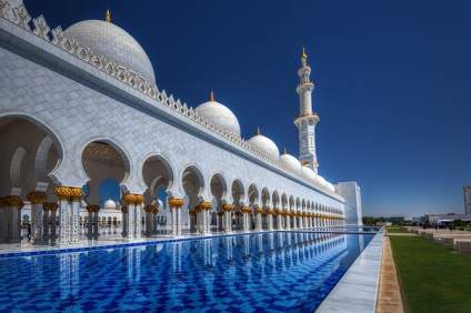 Moscheea Sheikh Zayd este principala vitrină a bogăției imense a emiratelor din Abu Dhabi, mai proastă este cea mai bună dintre