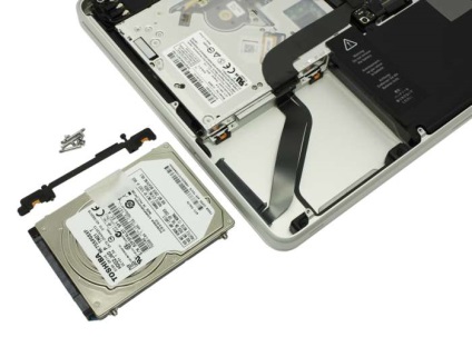 A hdd változása gyorsan az ssd-hez az Apple MacBook pro-hez (gyors) A hdd változása gyorsan az ssd-re az almás macbook pro-re