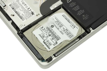A hdd gyors módosítása az alma macbook pro (macbook) gyors ssd használatára A hdd változása gyorsan az ssd-re az almás macbook pro-re