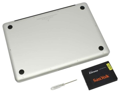 A hdd változása gyorsan az ssd-hez az Apple MacBook pro-hez (gyors) A hdd változása gyorsan az ssd-re az almás macbook pro-re