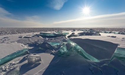 Gheață turcoaz incredibilă din Lacul Baikal în fotografii peisaj ale lui Aleksey Trofimov