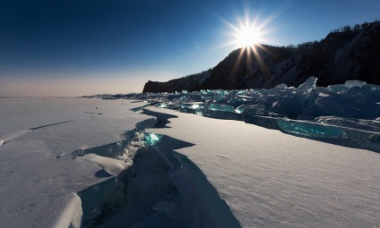 Gheață turcoaz incredibilă din Lacul Baikal în fotografii peisaj ale lui Aleksey Trofimov