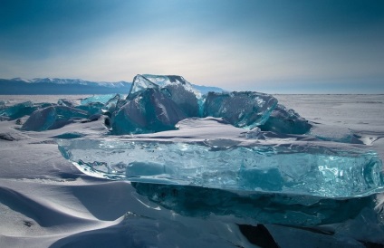 Gheață turcoaz incredibilă din Lacul Baikal în fotografii peisaj ale lui Aleksey Trofimov