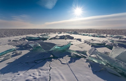 Gheață turcoaz incredibilă din Lacul Baikal în fotografii peisaj ale lui Aleksey Trofimov