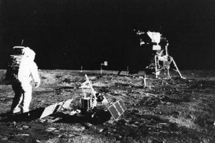 Neil Armstrong - életrajz, fotó, személyes élet, letérés a holdra és a halál oka