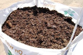 Îngrășăminte organice - depozitarea gunoiului de grajd, mâinile proprii