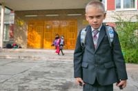 Primul elev din școala din Chelyabinsk a părăsit 1 septembrie cu un clopot pentru bmw, educație, societate,