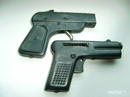 Pistolele băieților sovietici