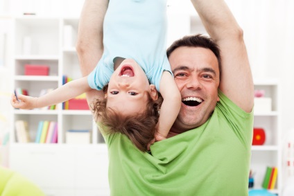 De ce este important ca tatăl să înceapă să comunice cu copilul cât mai curând posibil